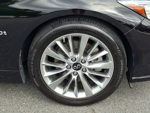 Used 2019 INFINITI Q50 Luxe w/ Essential Package (3.0T Luxe) AWD/4WD image 8