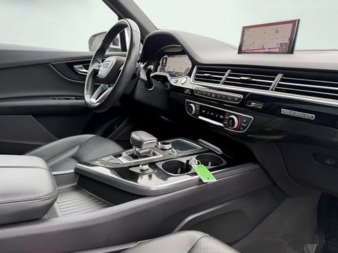 Used 2019 Audi Q7 3.0T Prestige AWD/4WD image 30