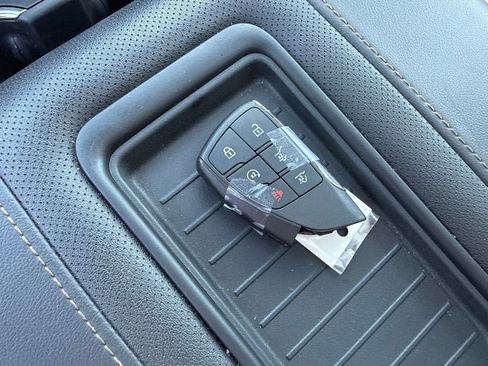 Used 2022 GMC Yukon XL AT4 AWD/4WD image 40