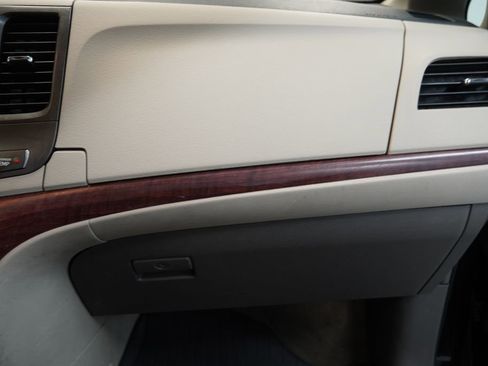 Used 2014 Toyota Sienna XLE w/ Entertainment Package image 35