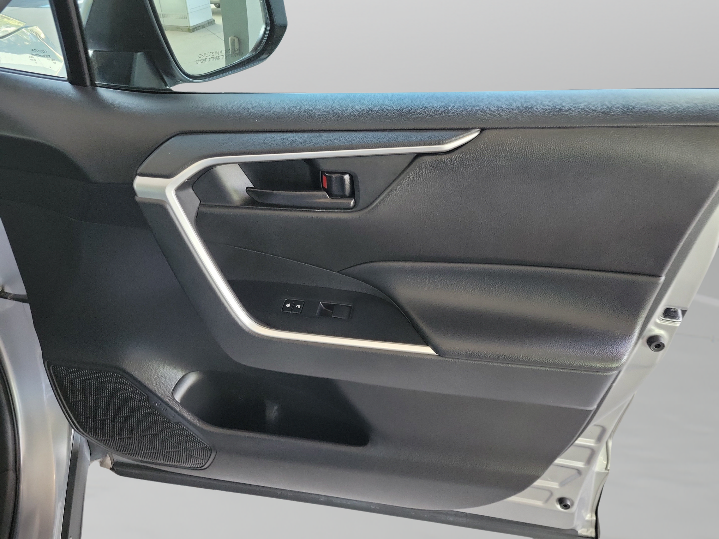 Used 2023 Toyota RAV4 LE FWD image 29