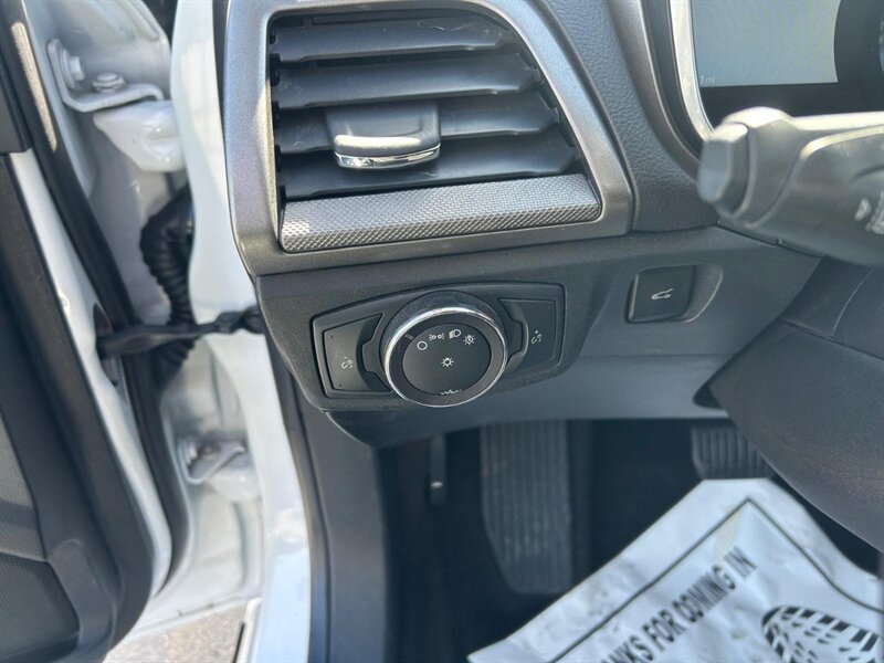 Used 2019 Ford Fusion SE FWD image 10