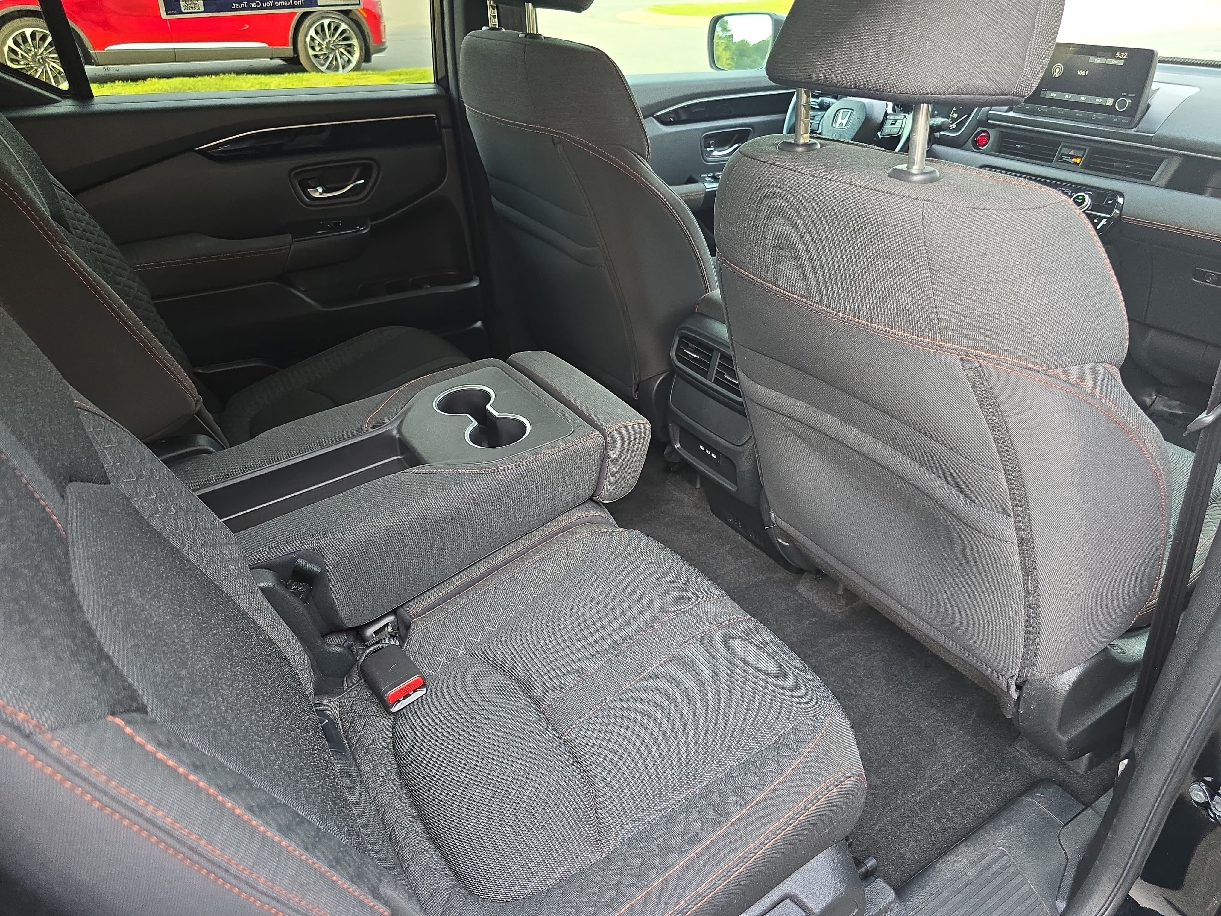 Used 2025 Honda Pilot Sport image 11