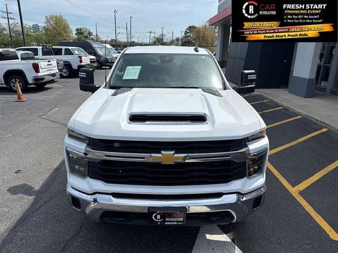 Used 2024 Chevrolet Silverado 2500 LT AWD/4WD image 2