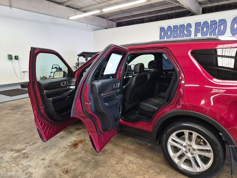 Used 2017 Ford Explorer Limited w/ Equipment Group 301A FWD image 15