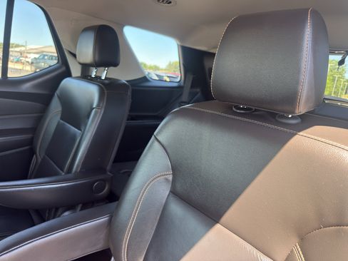 Used 2020 Chevrolet Traverse LT w/ LT Premium Package AWD/4WD image 34