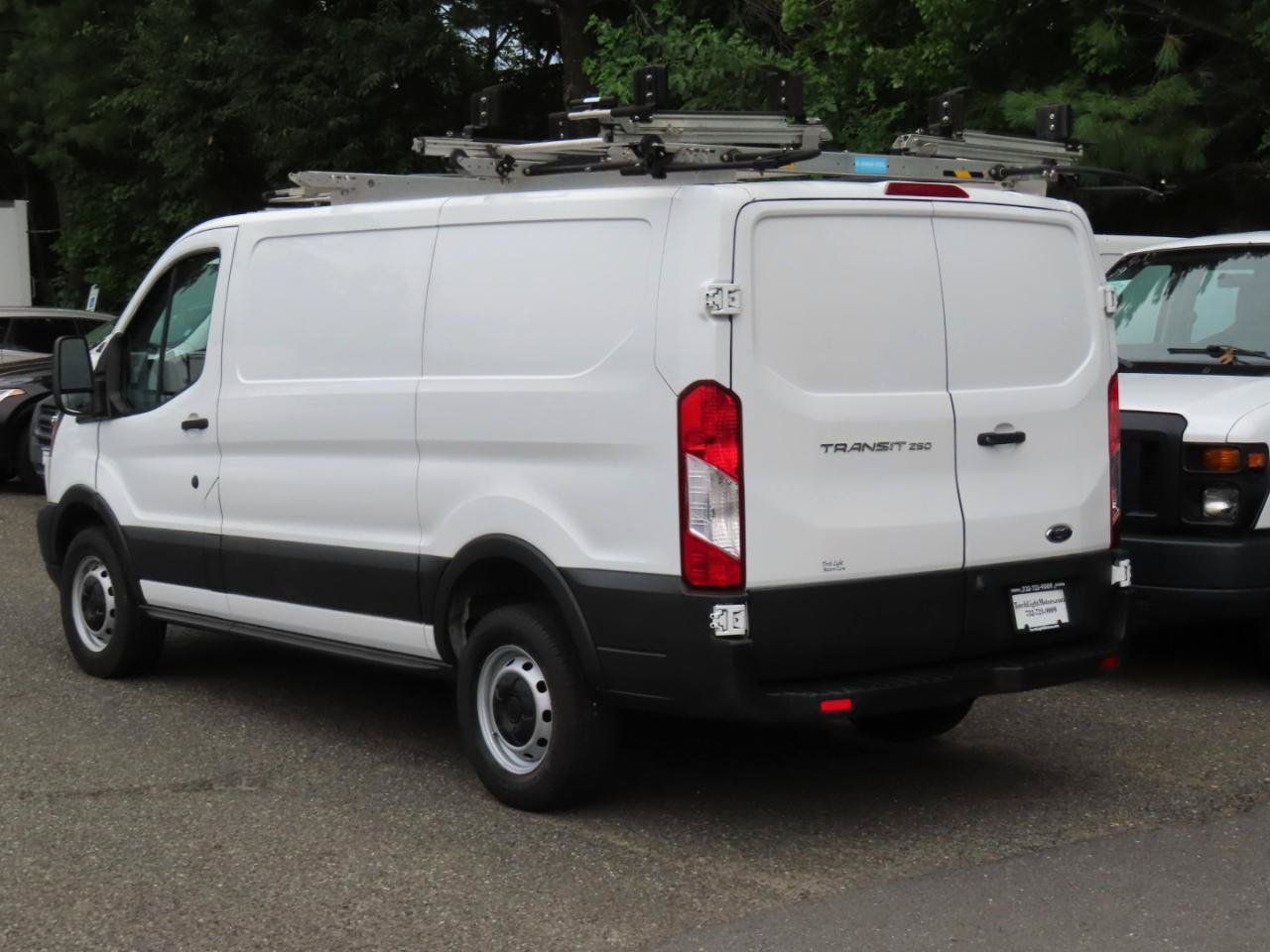 Used 2018 Ford Transit 250 130 Low Roof RWD image 4