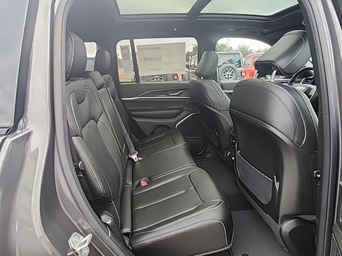 New 2026 Jeep Grand Cherokee Limited w/ Limited Altitude Package AWD/4WD image 30