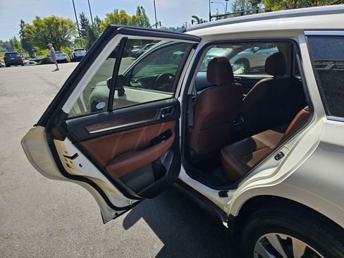 Used 2019 Subaru Outback 3.6R Touring AWD/4WD image 15