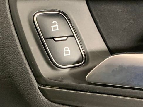 Used 2025 Ford Escape SE image 37