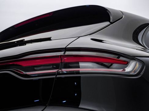 New 2026 Porsche Macan image 12