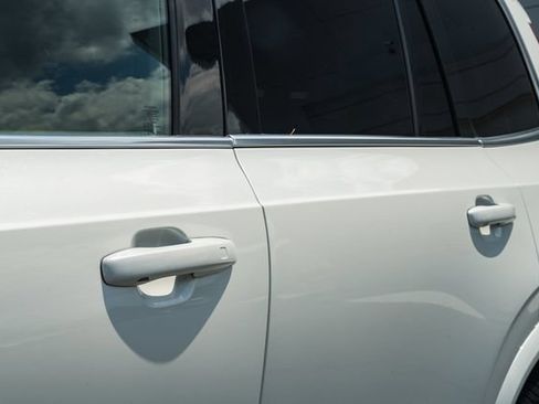 Certified 2023 Volvo XC90 B6 Plus AWD/4WD image 17