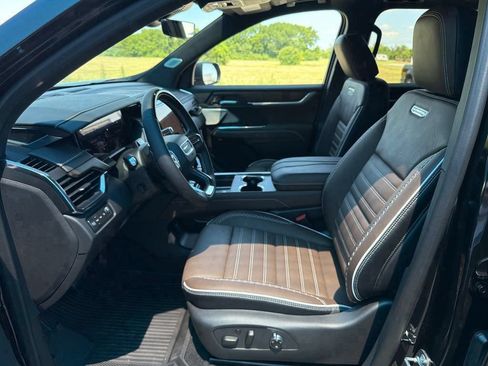 New 2026 GMC Acadia Denali Ultimate w/ LPO, Floor Liner Package AWD/4WD image 32
