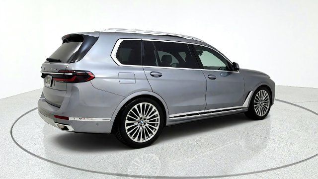 Used 2024 BMW X7 xDrive40i w/ Premium Package AWD/4WD image 9