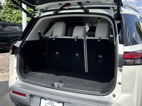 Used 2022 Nissan Pathfinder SL AWD/4WD image 22