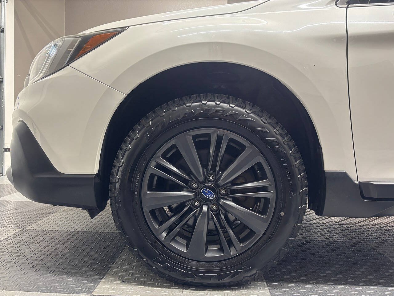 Used 2018 Subaru Outback 2.5i Premium w/ Popular Package #1 AWD/4WD image 12