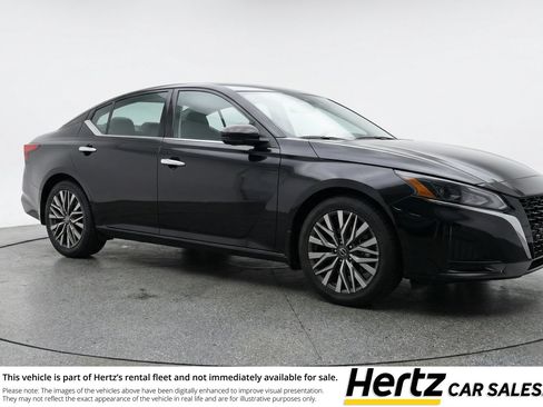 Used 2025 Nissan Altima 2.5 SV FWD image 1