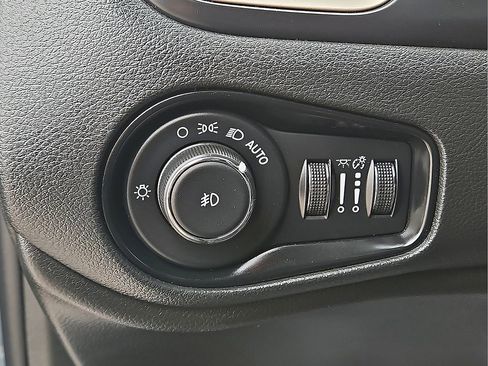 Used 2017 Jeep Renegade Trailhawk AWD/4WD image 18