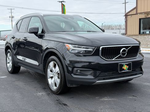 Used 2022 Volvo XC40 T5 Momentum image 10