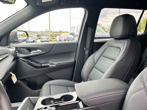 New 2026 Chevrolet Equinox LT w/ Convenience Package II FWD image 31