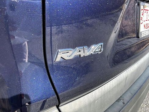 Used 2020 Toyota RAV4 XLE image 22