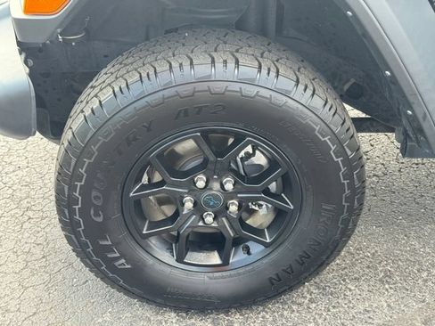 Certified 2024 Jeep Wrangler Unlimited AWD/4WD image 10