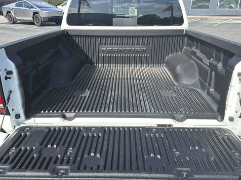 Used 2025 Nissan Frontier SV RWD image 14