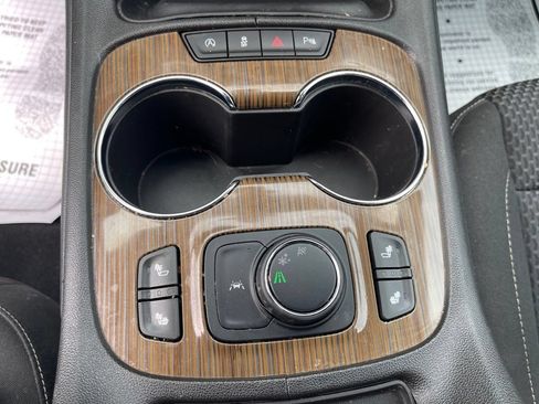 Used 2023 GMC Acadia SLE w/ Driver Convenience Package FWD image 25