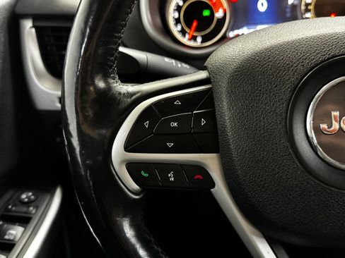 Used 2018 Jeep Cherokee Trailhawk AWD/4WD image 22