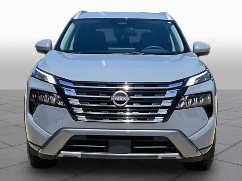 Used 2025 Nissan Rogue SL AWD/4WD image 4