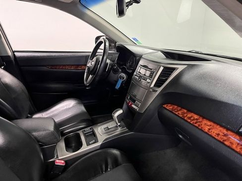 Used 2011 Subaru Outback 2.5i Limited image 11