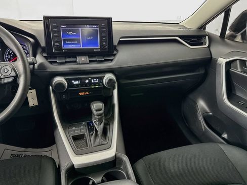 Used 2020 Toyota RAV4 LE FWD image 27