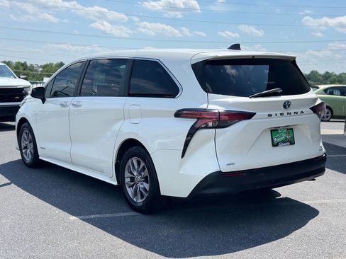 Used 2021 Toyota Sienna XLE AWD/4WD image 5