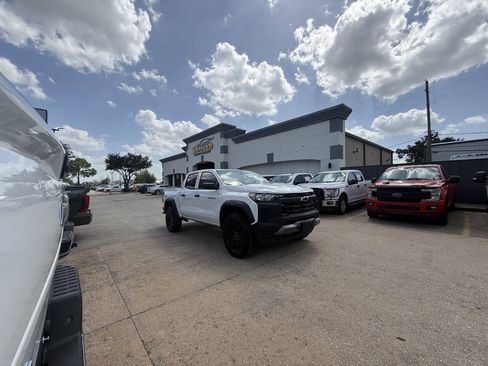 Used 2024 Chevrolet Colorado Trail Boss AWD/4WD image 43