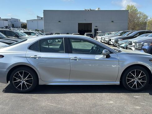 Used 2024 Toyota Camry SE FWD image 3