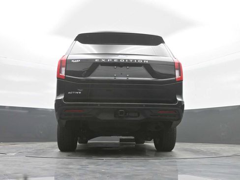 Used 2025 Ford Expedition Active AWD/4WD image 25