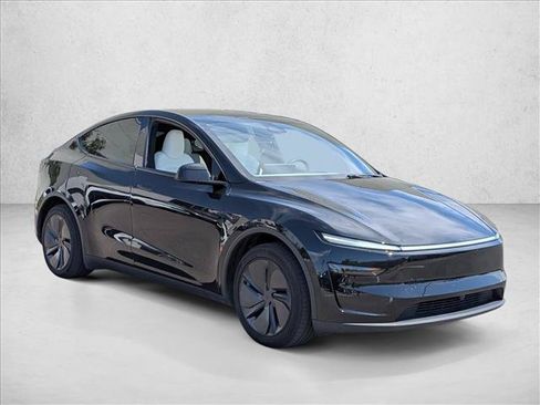 Used 2026 Tesla Model Y 2WD image 3