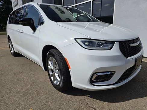 New 2026 Chrysler Pacifica Select image 1