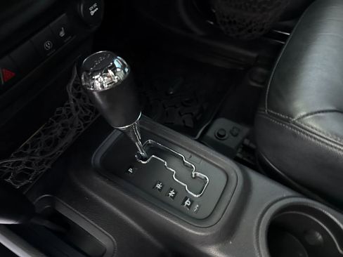 Used 2013 Jeep Wrangler Unlimited Rubicon w/ Dual Top Group image 27