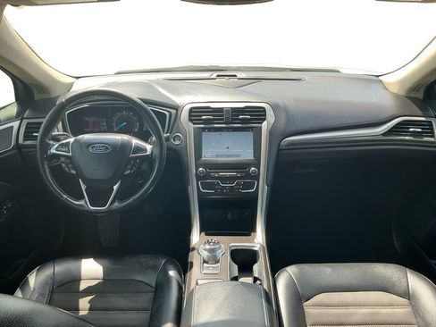 Used 2017 Ford Fusion SE w/ Equipment Group 201A FWD image 17