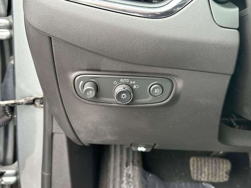 Used 2023 Chevrolet Equinox Premier image 20