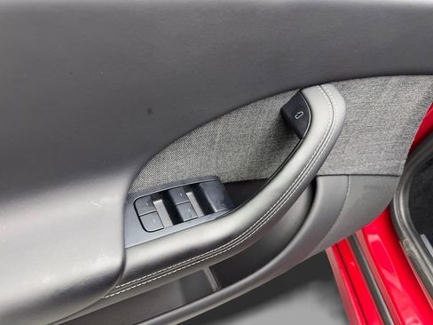 Used 2022 Tesla Model S Base image 31