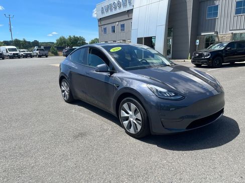 Used 2021 Tesla Model Y Long Range AWD/4WD image 8