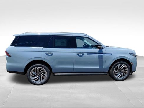 New 2026 Lincoln Navigator Premiere AWD/4WD image 10