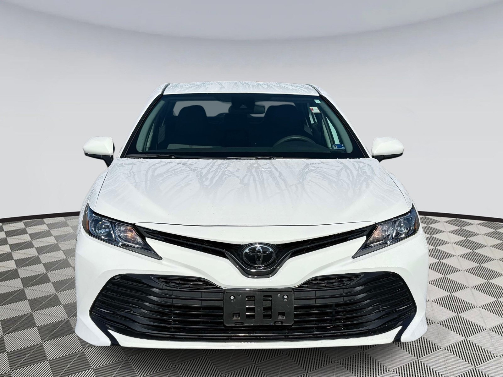 Used 2020 Toyota Camry LE FWD image 6