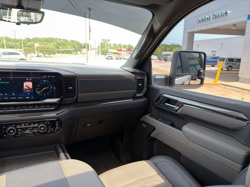 Used 2025 Chevrolet Silverado 2500 ZR2 w/ Technology Package AWD/4WD image 21