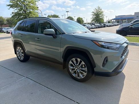 Used 2022 Toyota RAV4 XLE Premium FWD image 7