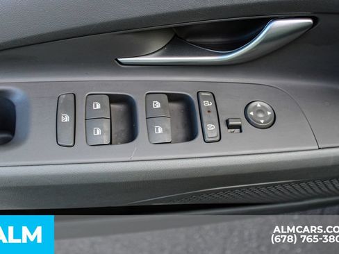 Used 2025 Hyundai Elantra SEL FWD image 39
