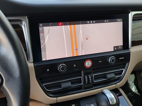 Used 2022 Porsche Macan S image 18