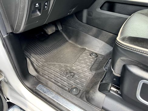 Used 2019 RAM 1500 Laramie image 28